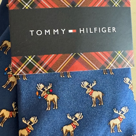 TOMMY HILFIGER Christmas Holiday Moose Print 100% Silk Men’s Tie - Picture 3 of 8
